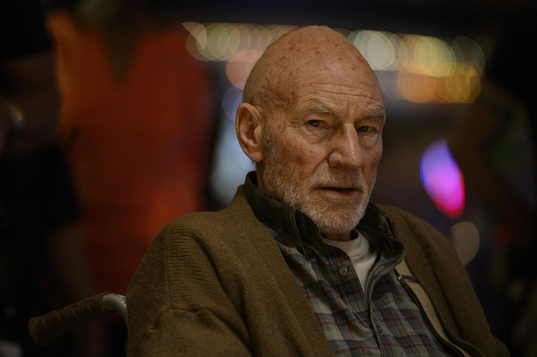 《金刚狼3》情怀剧情都在,但狼叔却没了,曾经英雄的迟暮年华!