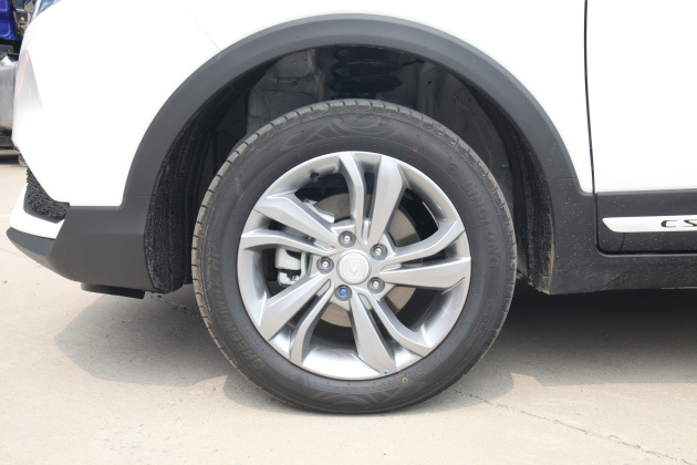 带你走近长安CS15！还有胎压报警、定速巡航！让飞度甘拜下风！