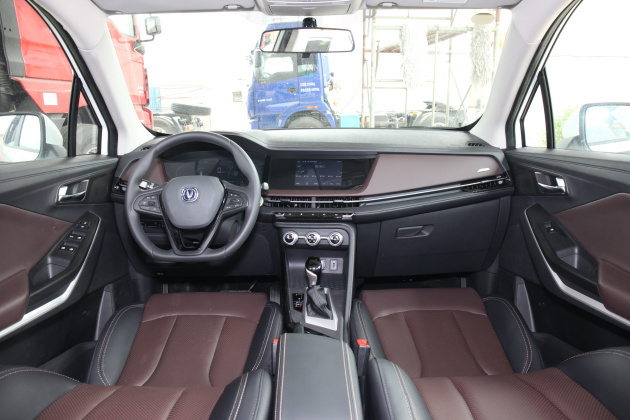 带你走近长安CS15！还有胎压报警、定速巡航！让飞度甘拜下风！