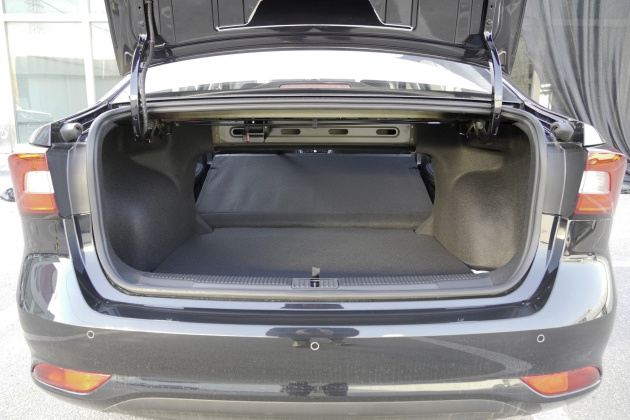 带你走近长安CS15！还有胎压报警、定速巡航！让飞度甘拜下风！