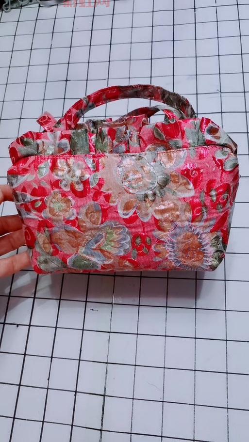 灵纹布包多少钱一个？不同材质价格大不相同！