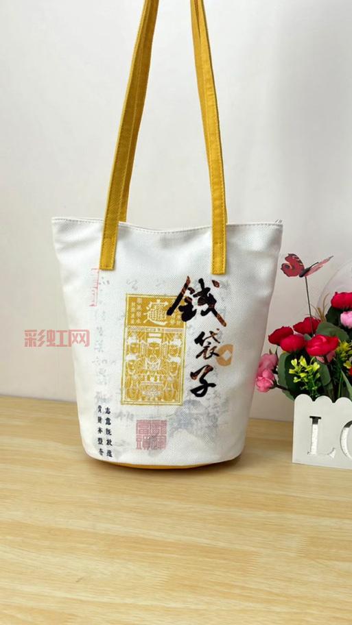 灵纹布包多少钱一个？不同材质价格大不相同！