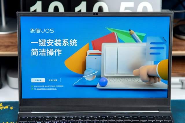 打造随身仓库，通吃办公软件和游戏，8只U盘横评固态U盘胜出