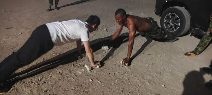 2025，毕业生 “卷” 向出海