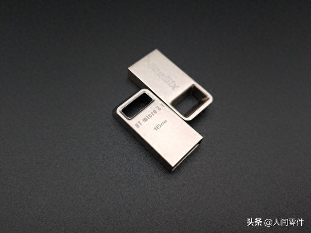 U盘为何卡4GB？藏在文件系统里的"老规矩"