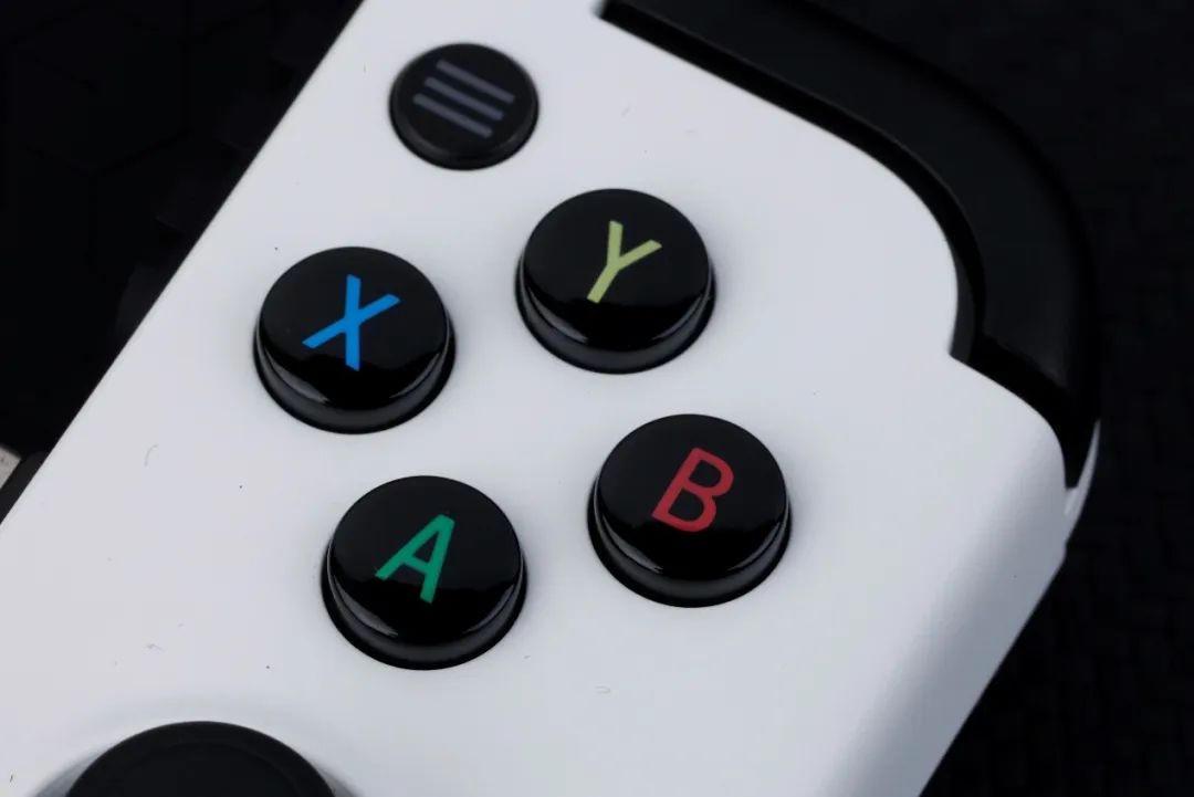 手机手柄的终极形态？盖世小鸡X2 Pro游戏手柄
