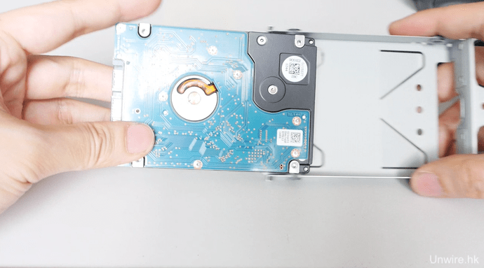 ps4pro折腾服务器网站,【教学】简易 PS4 Pro 更换 SSD！玩 MHW 不用等 (安装＋数据转移) - 宅客ZhaiiKer