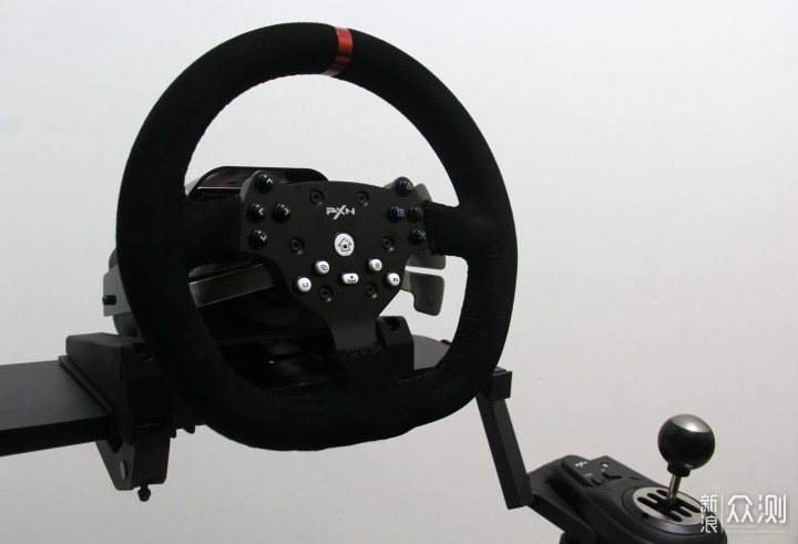 今晚7点带上莱仕达V10方向盘我在秋名山等你！