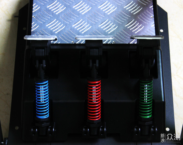 今晚7点带上莱仕达V10方向盘我在秋名山等你！