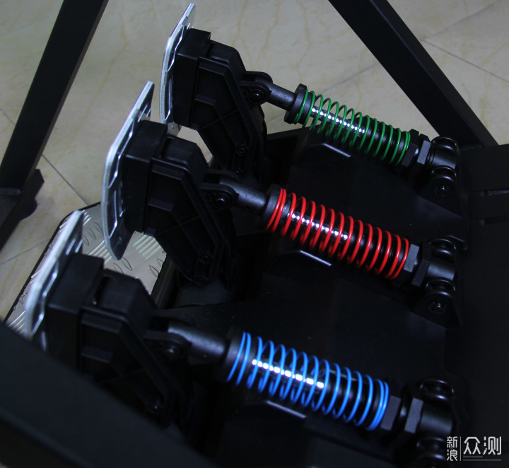 今晚7点带上莱仕达V10方向盘我在秋名山等你！