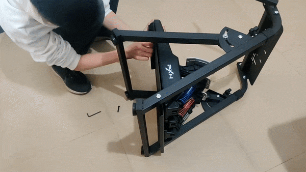 今晚7点带上莱仕达V10方向盘我在秋名山等你！