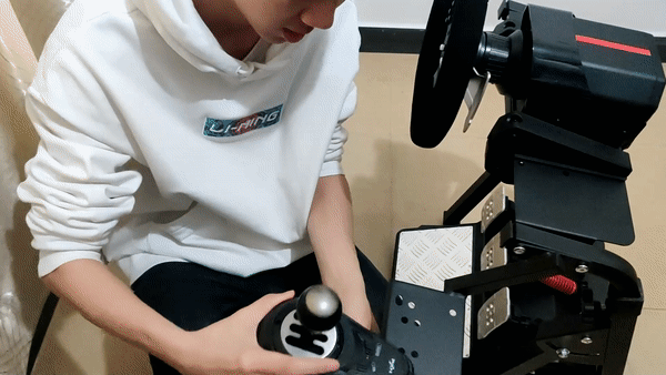 今晚7点带上莱仕达V10方向盘我在秋名山等你！