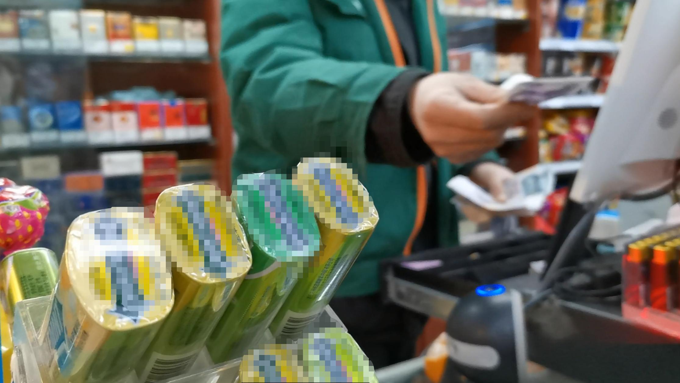 网上都不卖的电子烟，未成年人能在便利店买到吗？电子烟管理何去何从