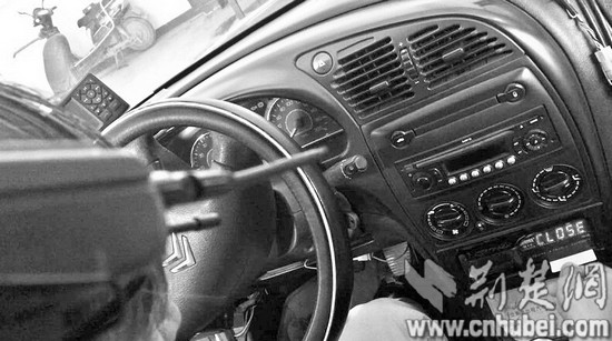 的哥花百元偷刷“万能卡”解锁 运营满400次后不安检