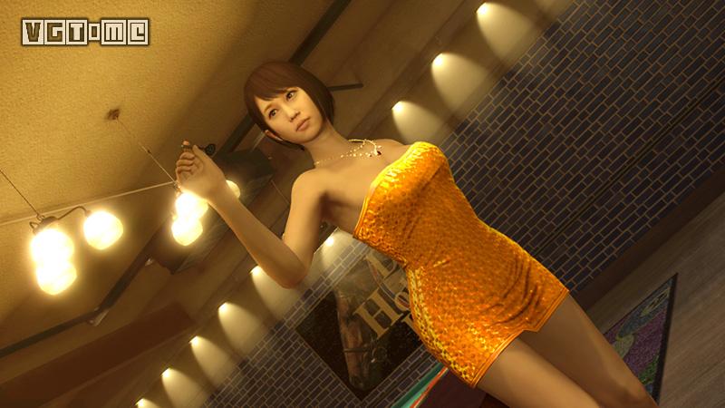用XBOXONE精英手柄来玩PS4，会不会很爽？