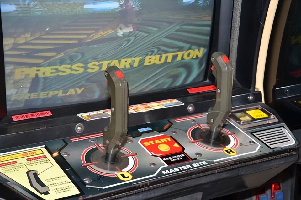 为什么“机甲战魔”可能是“机器人游戏”的版本答案？