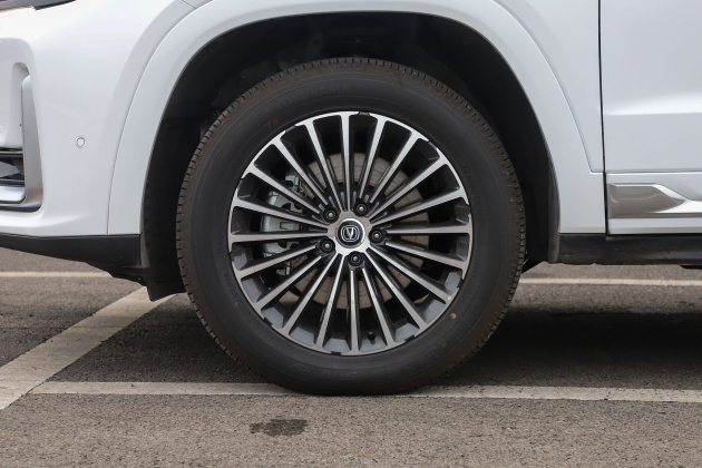 车界巨无霸!长安CS95让RAV4荣放都坐不住了! 你买吗?