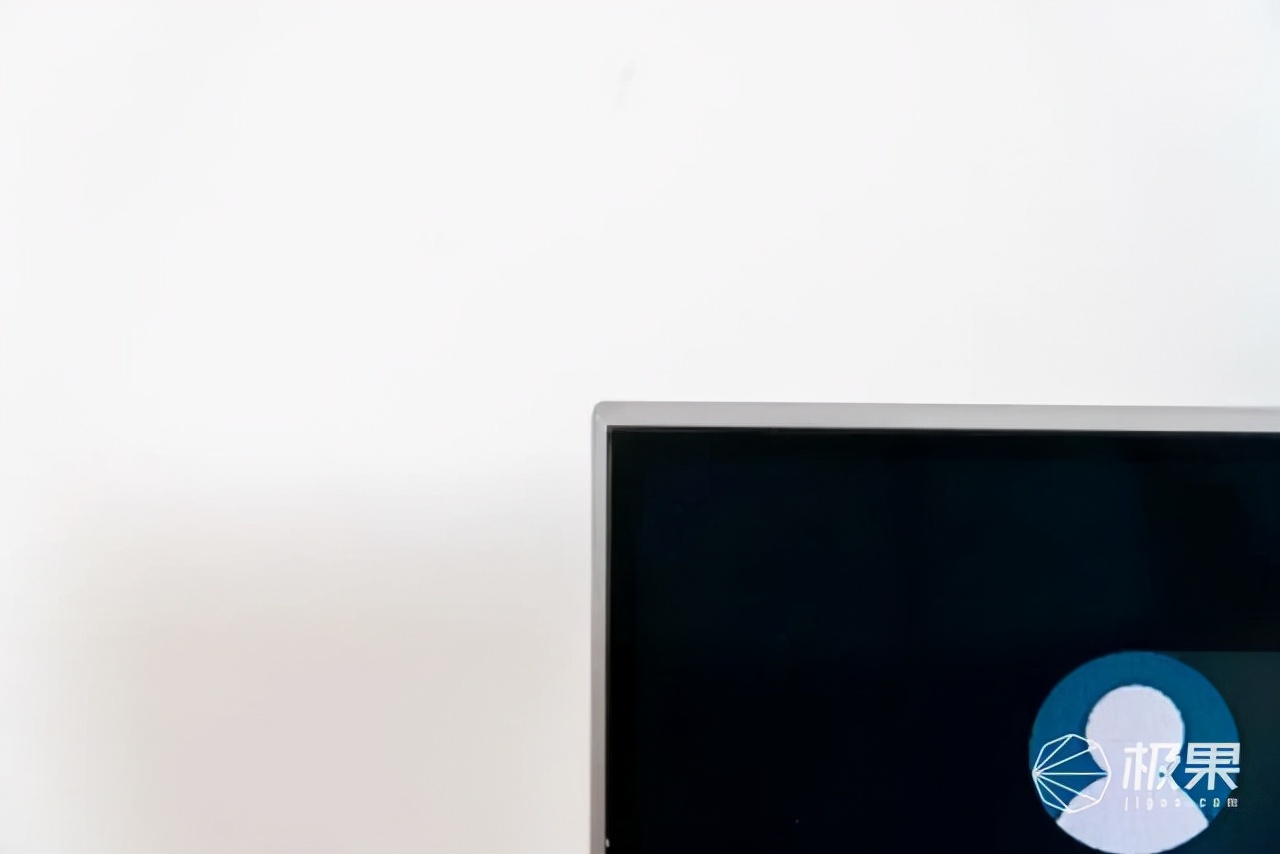 摄影师亲鉴!画质无死角、还能游戏带娃,一屏搞定全家“娱乐”