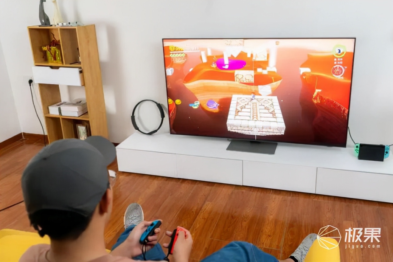 摄影师亲鉴!画质无死角、还能游戏带娃,一屏搞定全家“娱乐”