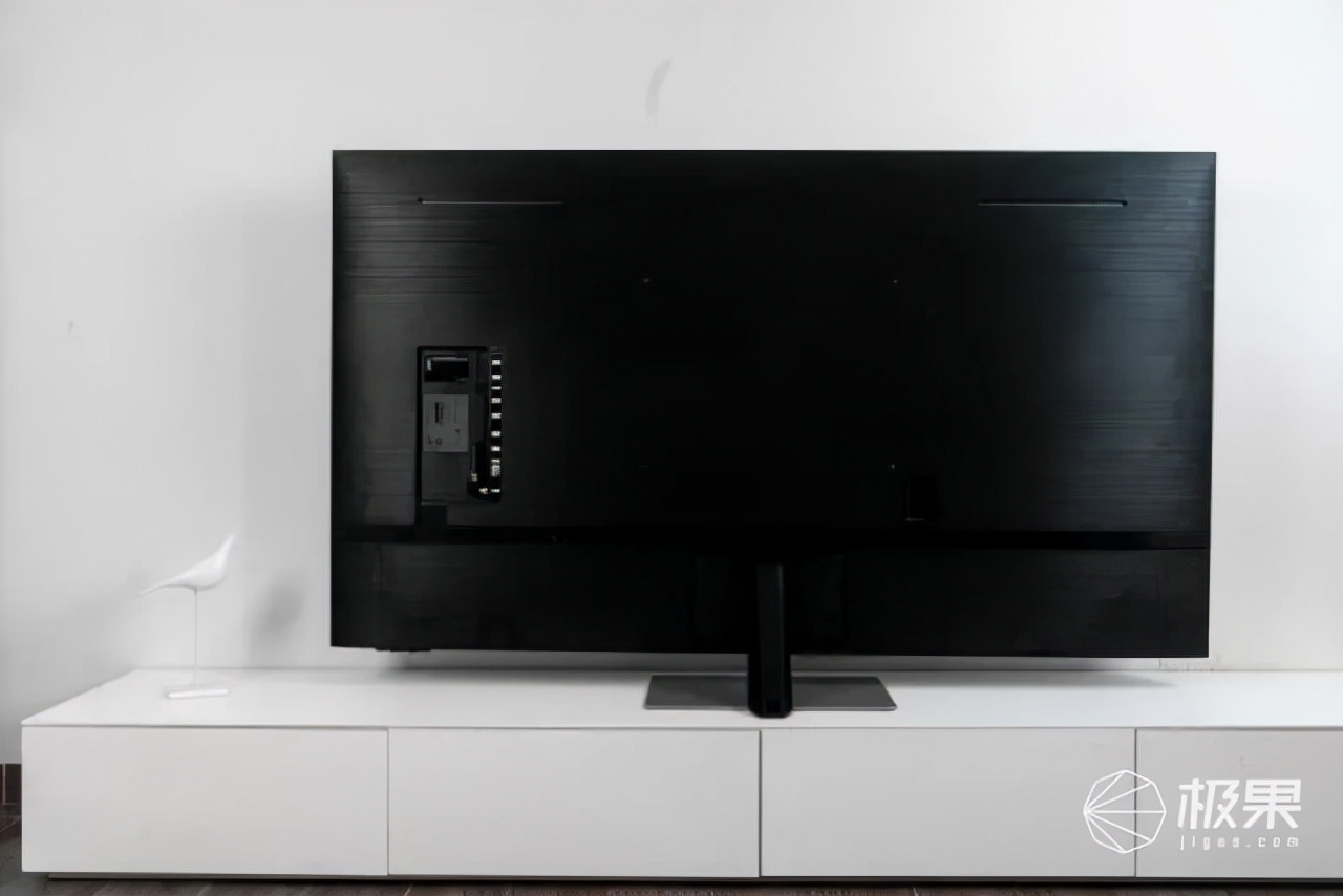 摄影师亲鉴!画质无死角、还能游戏带娃,一屏搞定全家“娱乐”