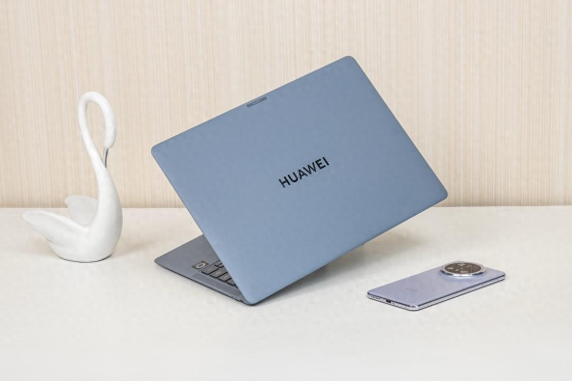 从校园到职场都能精准掌控，华为笔记本你更看好谁