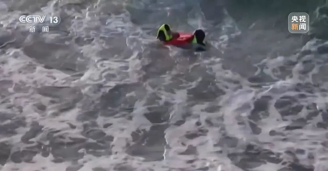 一口气救了3名落水者,机器人界的“浪里白条”来了!