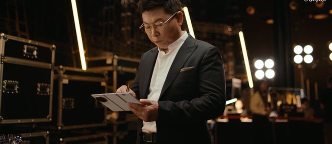 早报｜小米澎湃 OS 3 今日发布/美团：外卖大战导致利润率暴跌/华为新款三折叠官宣定档