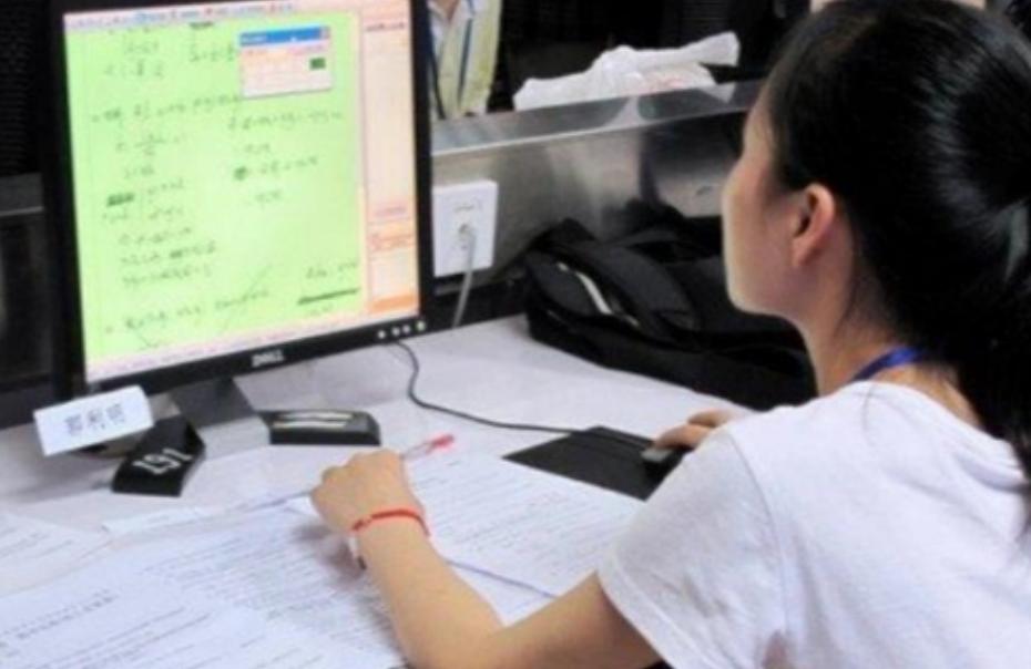当“奶酪字体”遇上电脑阅卷，卷面让人没眼看，阅卷老师头疼不已