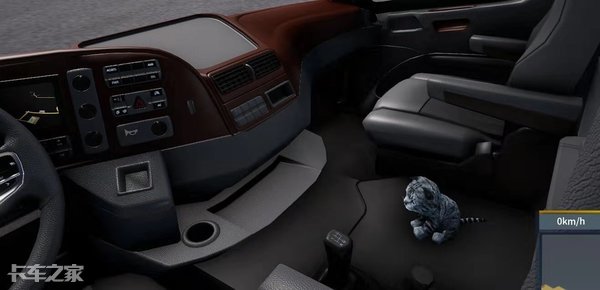 卡车停在路边，司机对着手机一脸迷之微笑，细看竟是在玩这个……