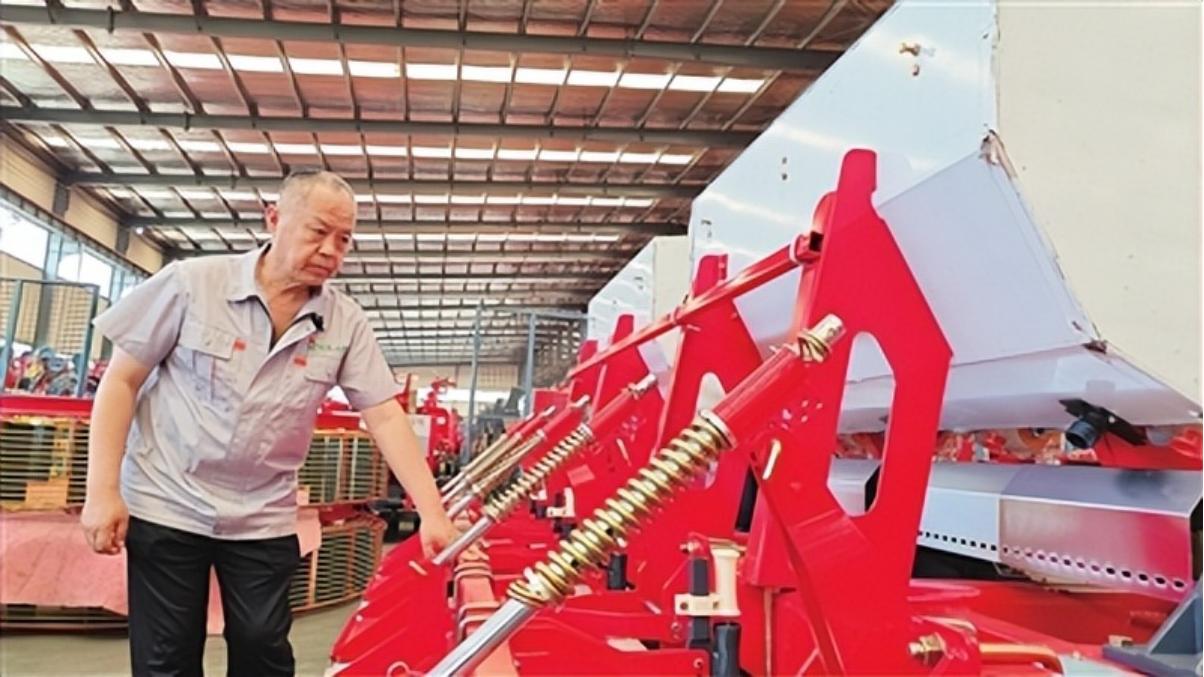 青岛故事｜“世界上只要种土豆的地方 就有洪珠发明的土豆机”吴洪珠研发农机目前已畅销70多个国家和地区