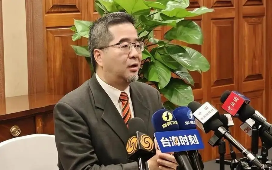 台湾变天信号出现！特朗普下紧急总统令，要举全国之力将大陆一军