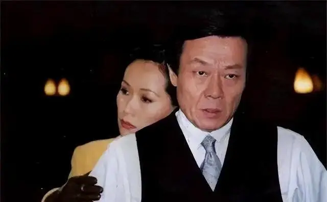 68岁寇世勋近况,晚年常在原配一家身边,二房3名子女在国外留学