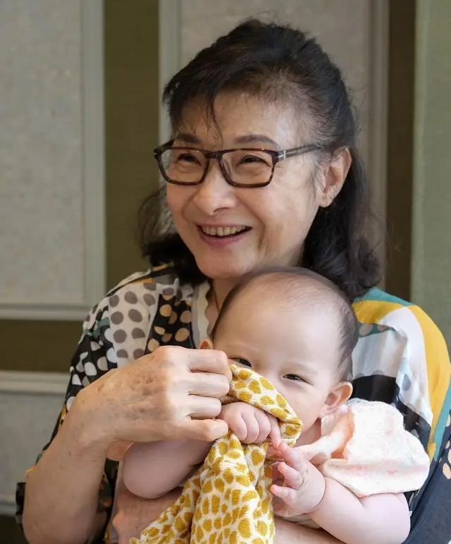 68岁寇世勋近况,晚年常在原配一家身边,二房3名子女在国外留学