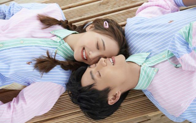 成名不膨胀，数十年如一日宠素人老婆，专一且痴情的魏晨太难得