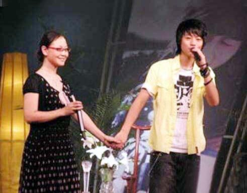 成名不膨胀，数十年如一日宠素人老婆，专一且痴情的魏晨太难得