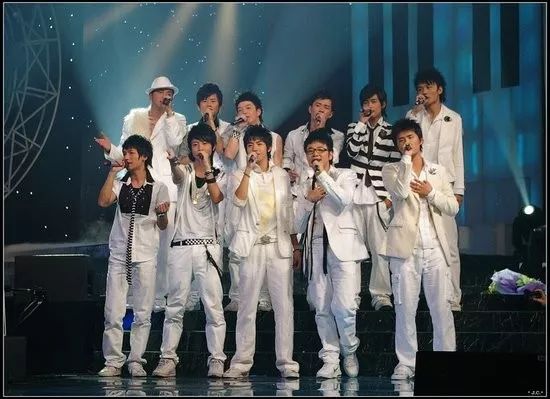 33岁的魏晨“高调”水下求婚成功！网友直呼浪漫又别致