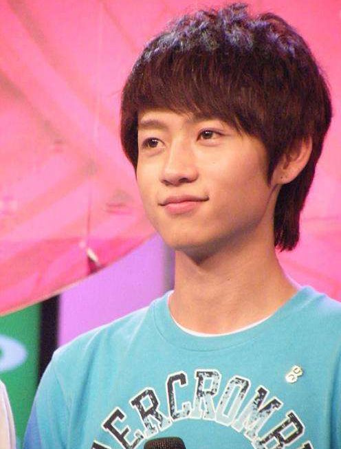 33岁的魏晨“高调”水下求婚成功！网友直呼浪漫又别致