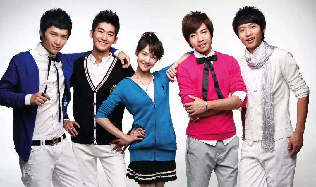 33岁的魏晨“高调”水下求婚成功！网友直呼浪漫又别致