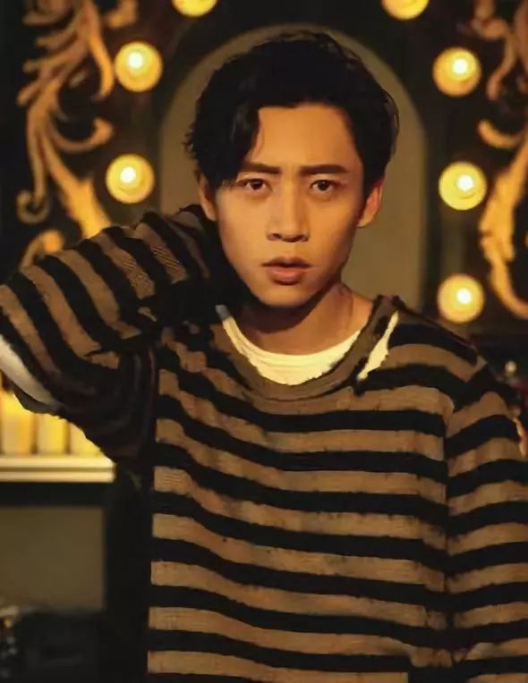 33岁的魏晨“高调”水下求婚成功！网友直呼浪漫又别致