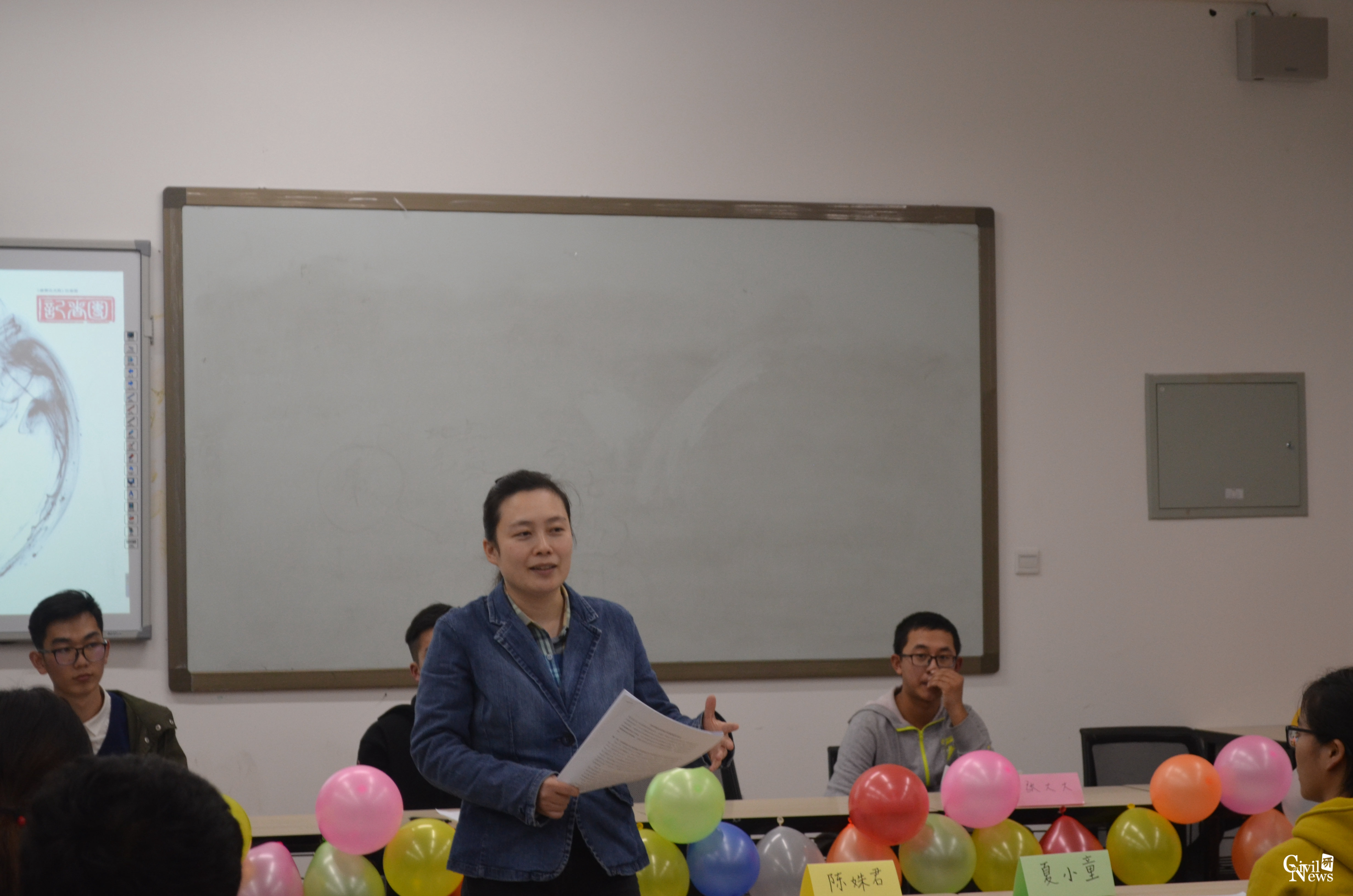 土木研究生新闻中心代表应邀参加校党委宣传部新闻中心主办的“模拟新闻发布会”活动