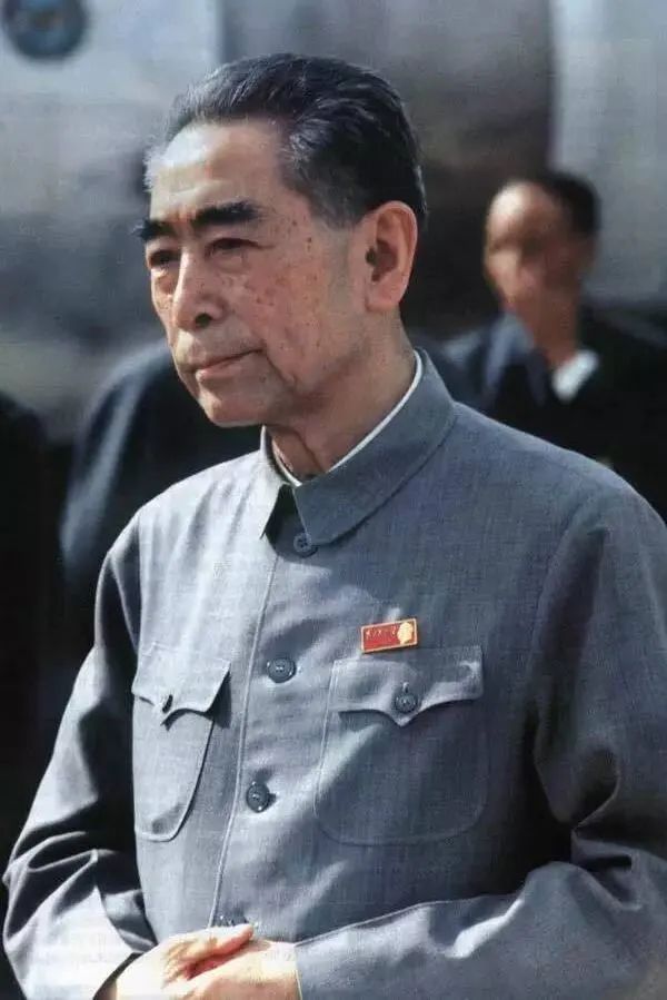 周恩来，一个光荣的名字、不朽的名字