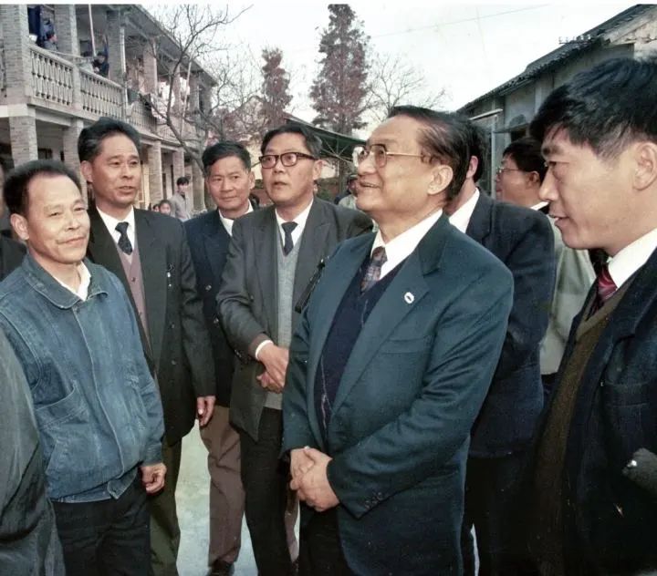 金庸百年不衰,与这三地大有干系