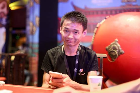 玩家故事:每月赢一亿欢乐豆 他靠斗地主养家