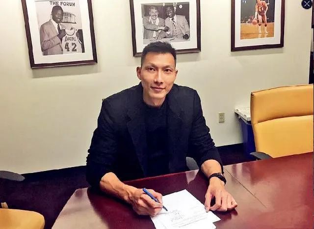 详细阅读:人物 | 篮球场上阿联谢幕,以后请叫易老板 人物 | 篮球场上阿联谢幕,以后请叫易老板