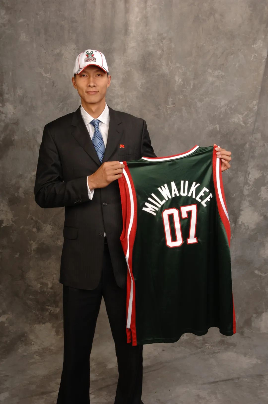 人物 | 篮球场上阿联谢幕，以后请叫易老板