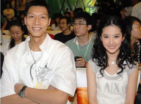 人物 | 篮球场上阿联谢幕，以后请叫易老板