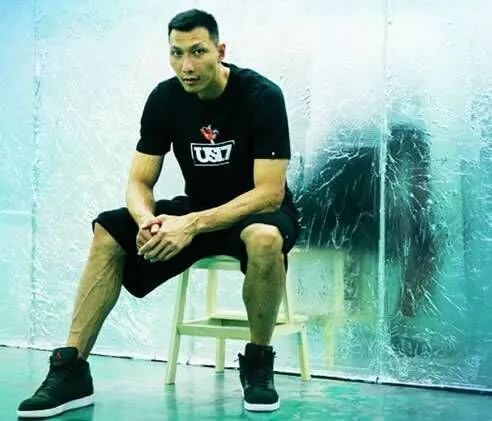 人物 | 篮球场上阿联谢幕，以后请叫易老板