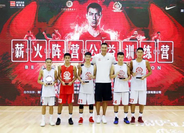 人物 | 篮球场上阿联谢幕，以后请叫易老板