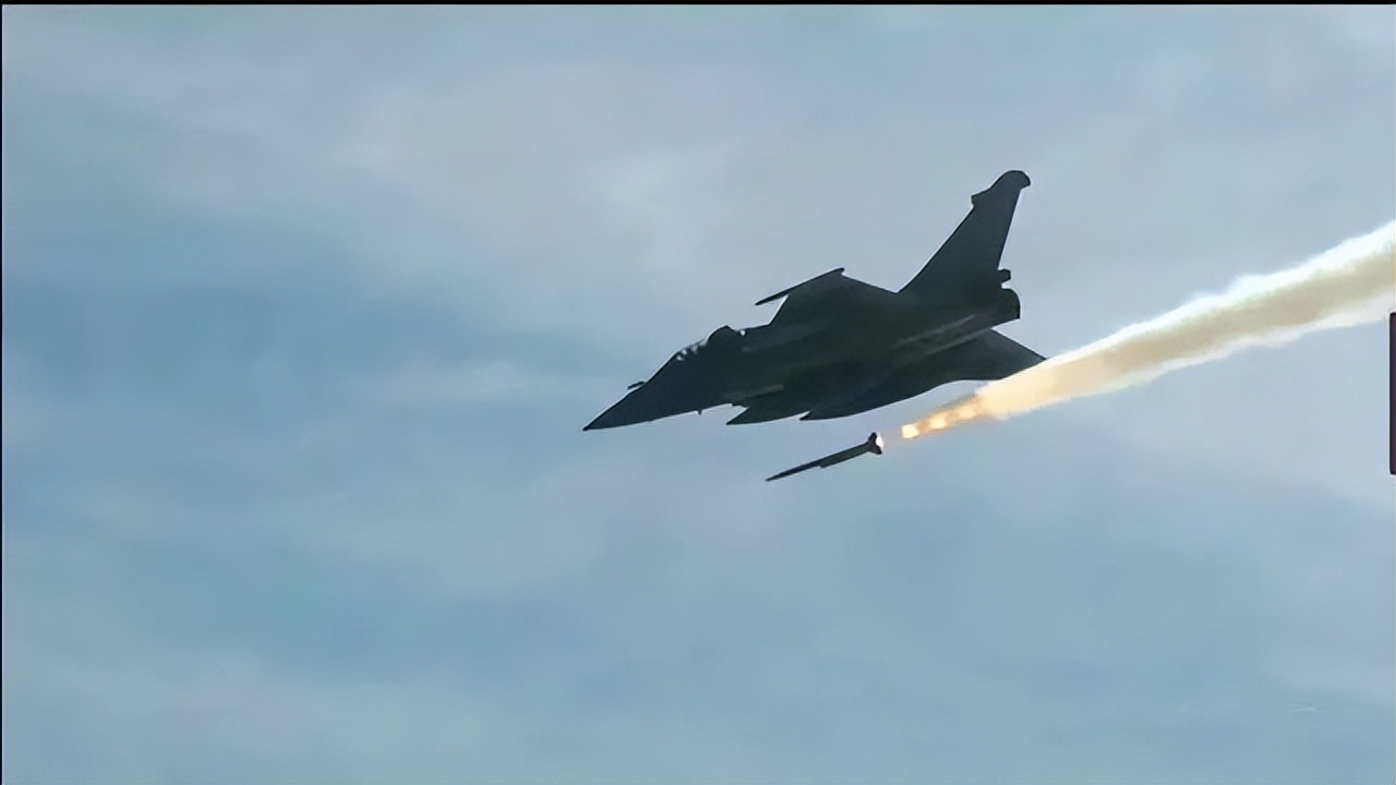 唐驳虎:全面解析歼10空战对手,“阵风”战机为何不堪一击?