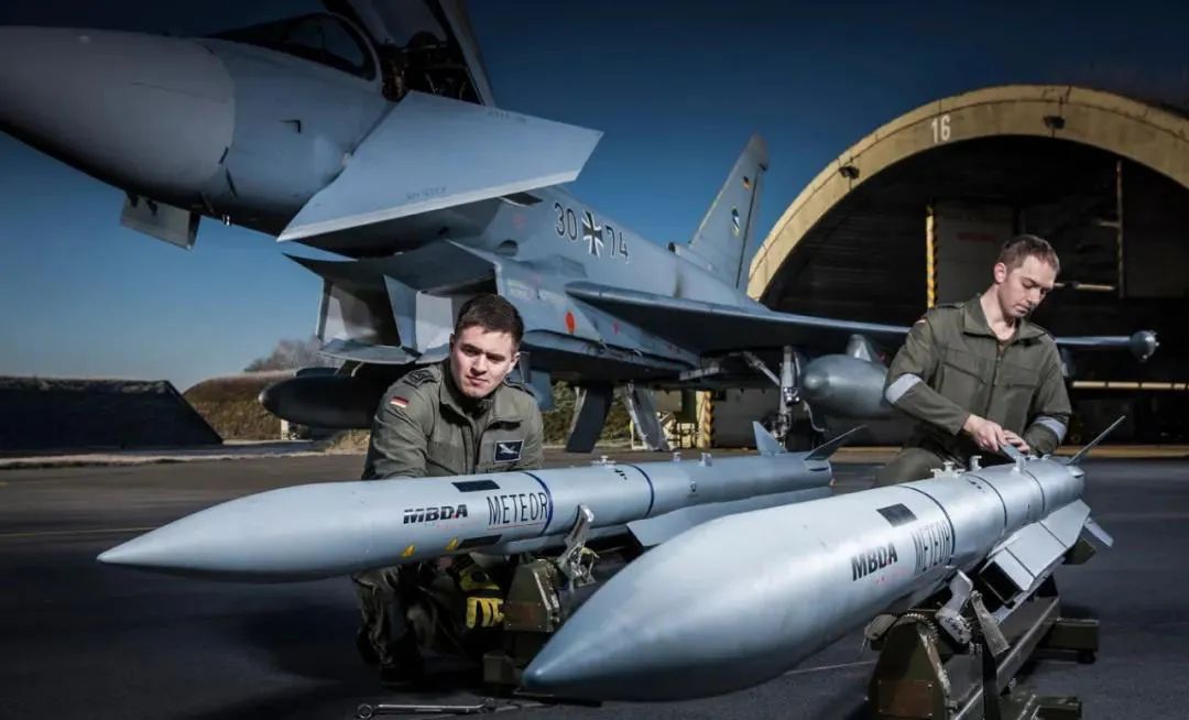 唐驳虎:全面解析歼10空战对手,“阵风”战机为何不堪一击?